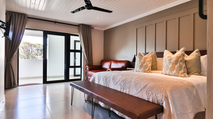 9 Bedroom Property for Sale in Westcliff Western Cape